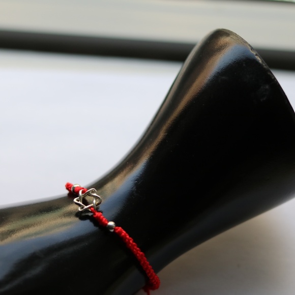 Silver Star of David Red String Adjustable Bracelet - Picture 2 of 2